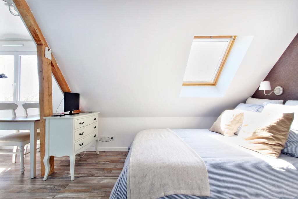Les Gîtes d'Emilie Melesse Extérieur photo